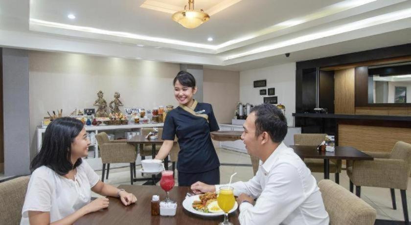 Grage Jogja Hotel ยอกยาการ์ตา ภายนอก รูปภาพ