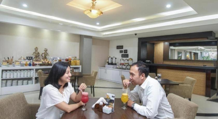 Grage Jogja Hotel ยอกยาการ์ตา ภายนอก รูปภาพ